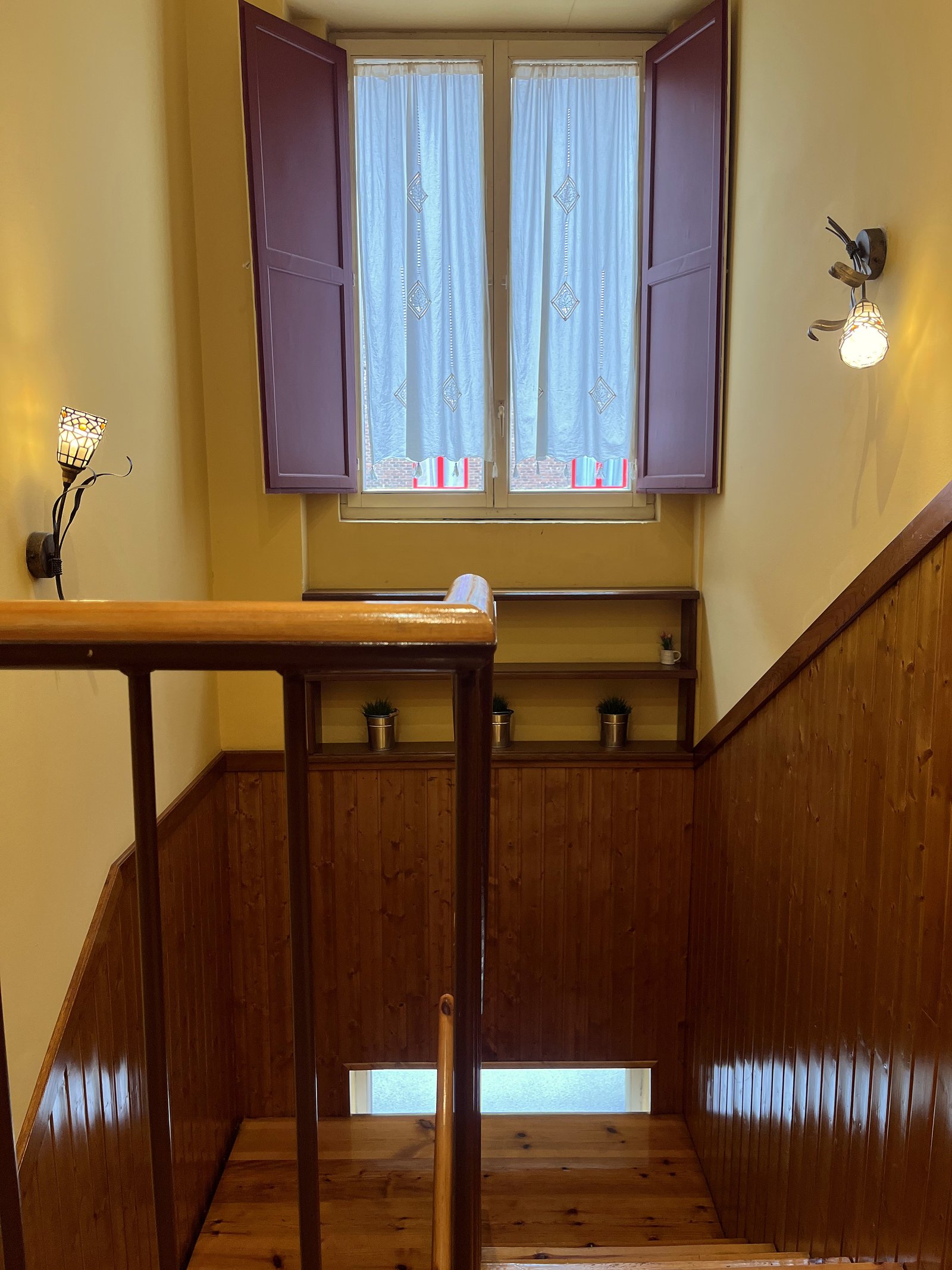 [Escaleras Edificio]